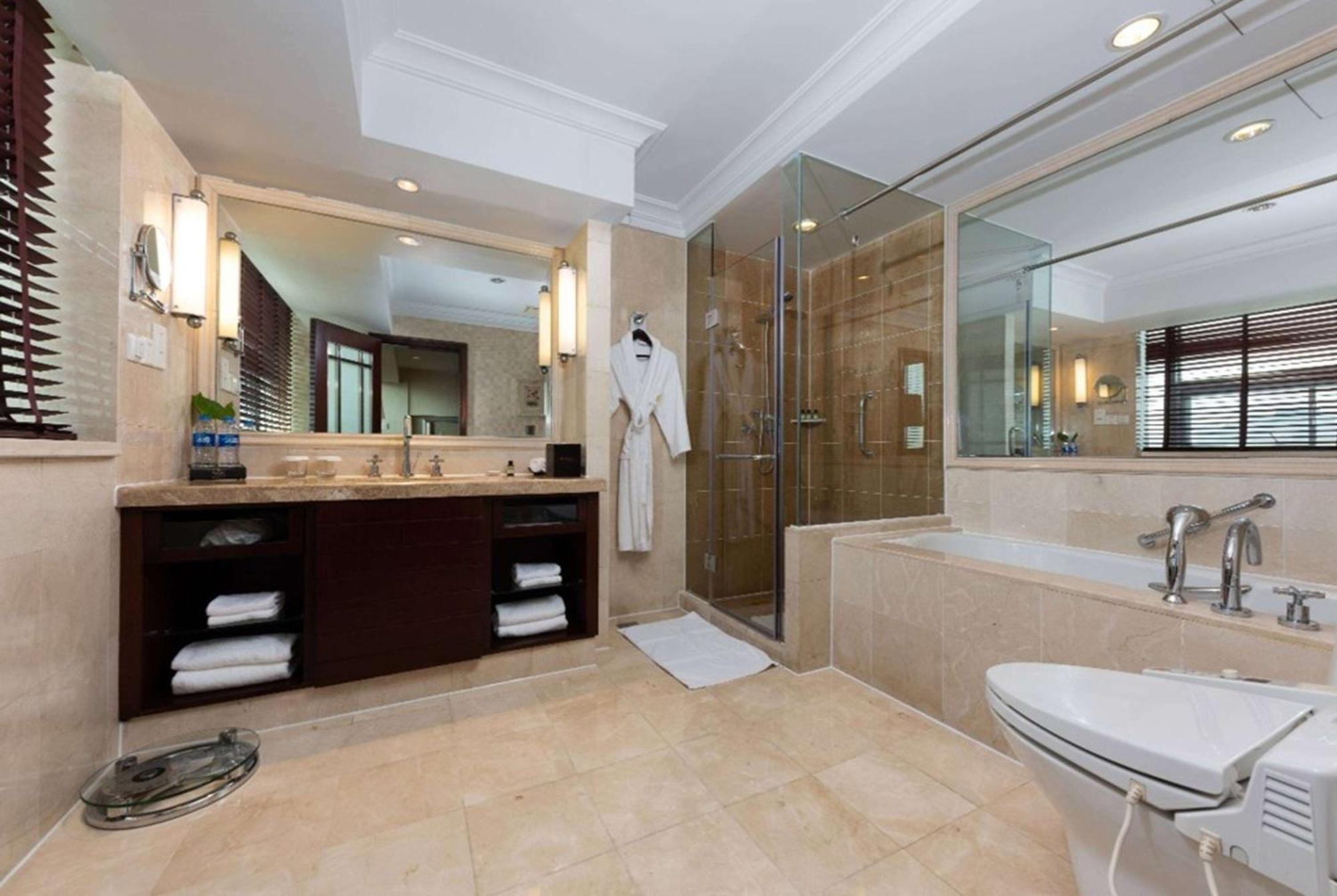 Ramada Plaza Optics Valley Hotel Wuhan Eksteriør bilde